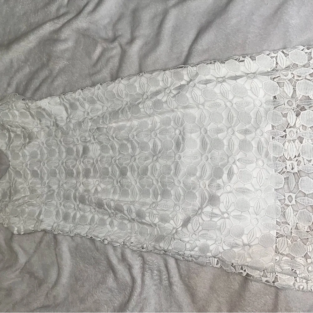 Bisou Bisou Ivory Lace Detail Midi Dress Size 6 Beautiful, Corset Back Split Hem